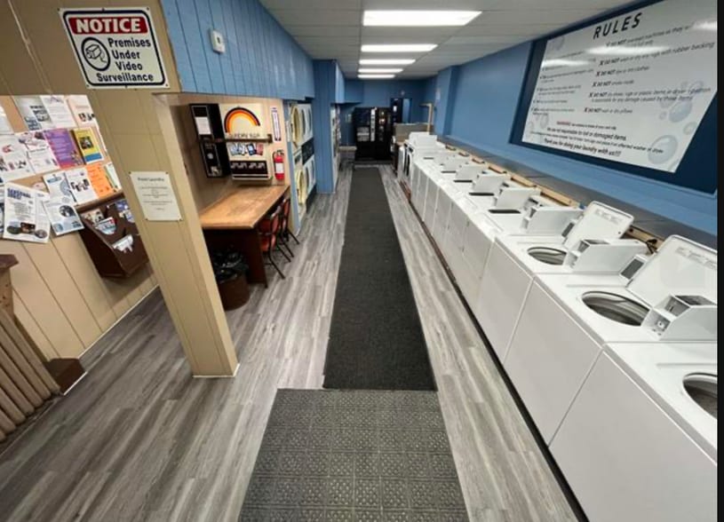 More Photos Of 243 High St, Mineral Point Flex For Sale