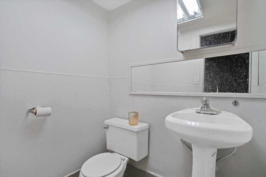 More Photos Of 6703 Myrtle Ave, Glendale Apartments For Sale