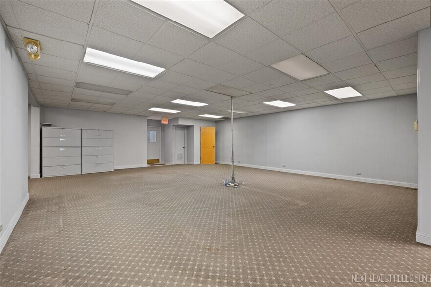 More Photos Of 422 E State St, Geneva Office For Sale