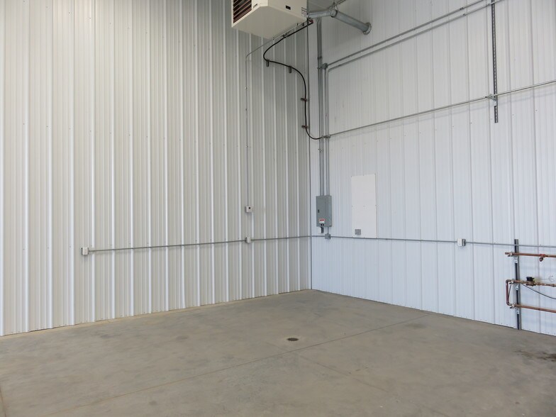 More Photos Of 5960 4th St SW, Cedar Rapids Warehouse For Sale