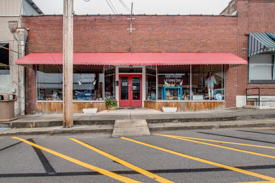 Primary Photo Of 108 W Walnut St, Smithville Restaurant For Sale