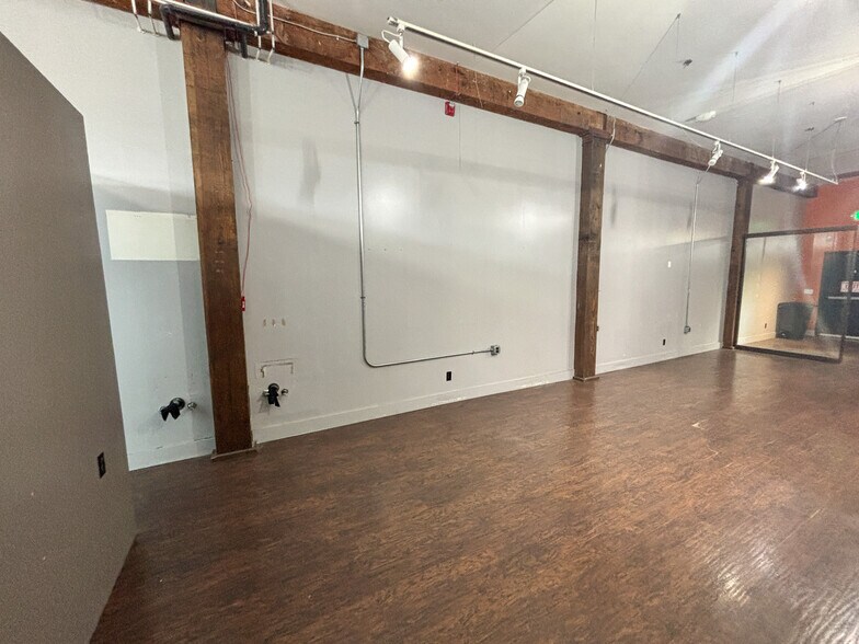 More Photos Of 255 Liberty St NE, Salem Office For Lease