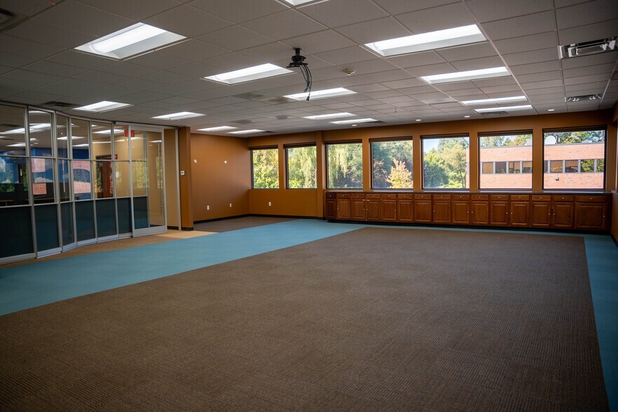 More Photos Of 463 New Karner Rd, Albany Office For Lease
