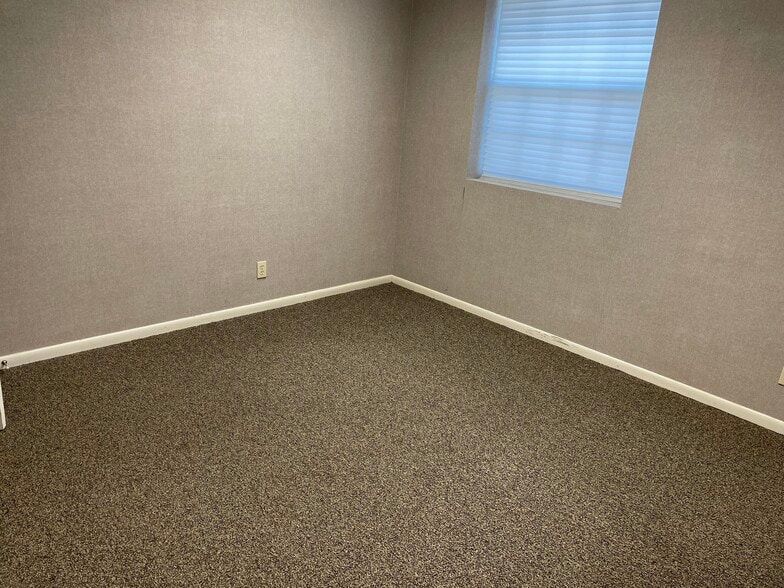 More Photos Of 4415-4427 E 31st St, Tulsa Unknown For Lease