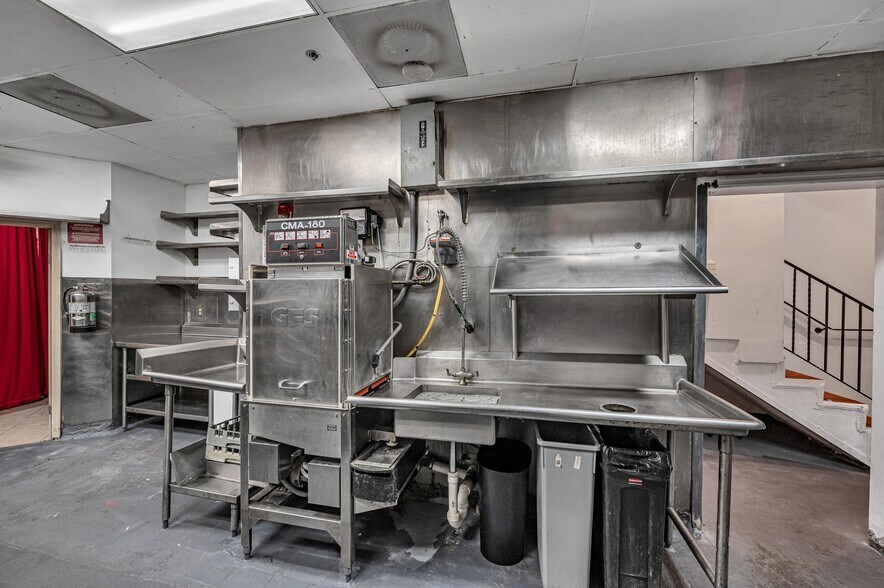 More Photos Of 223 Valencia Ave, Coral Gables Restaurant For Lease