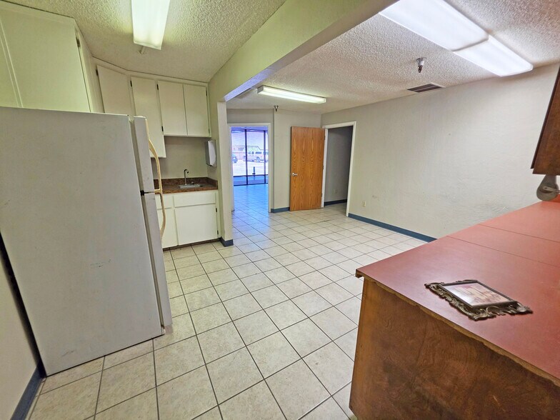 More Photos Of 4960 E Yale Ave, Fresno Warehouse For Sale