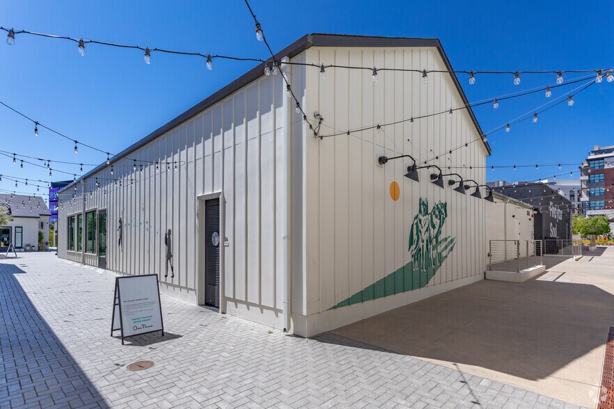 More Photos Of El Camino Real @ Del Mar Heights Road @ Del Mar Heights Road, San Diego Unknown For Lease