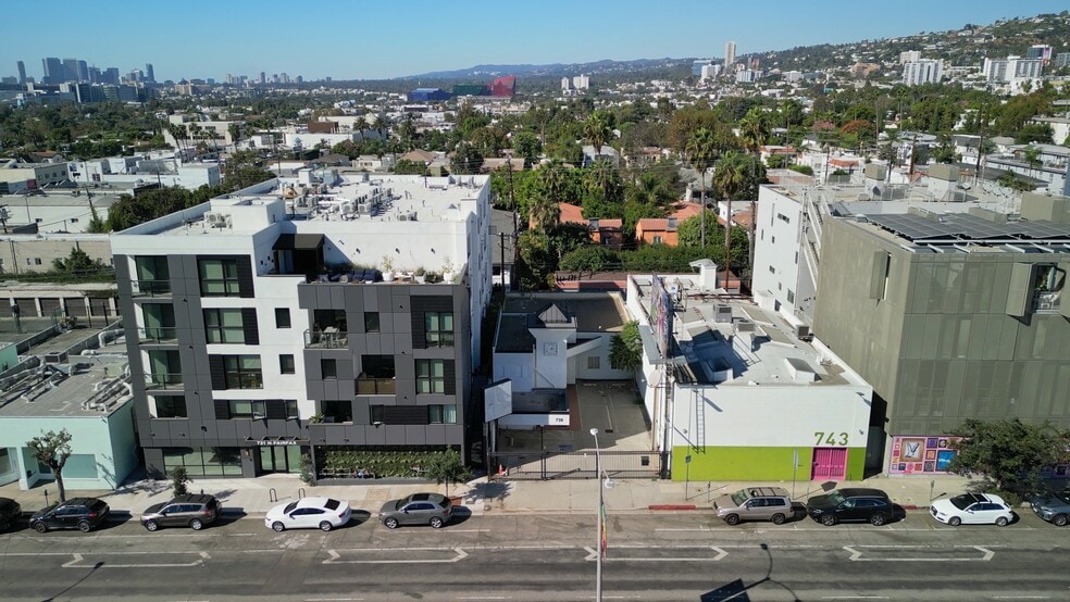 More Photos Of 739-741 N Fairfax Ave, Los Angeles Medical For Lease