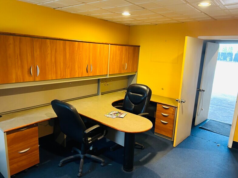 More Photos Of 23 Skillman St, Roslyn Flex For Lease