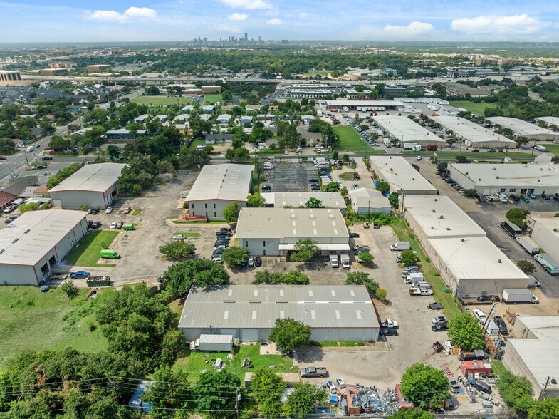 More Photos Of 204 W Powell Ln, Austin Warehouse For Lease