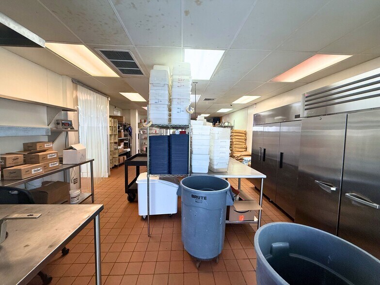More Photos Of 422 N La Cienega Blvd, West Hollywood Storefront For Lease
