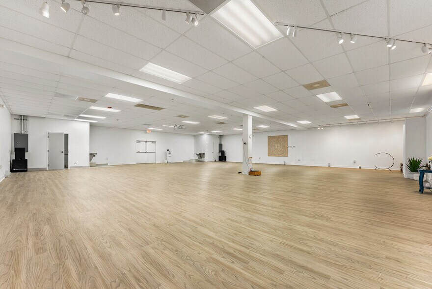 More Photos Of 2000 N Federal Hwy, Delray Beach General Retail For Lease
