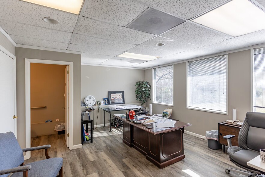 More Photos Of 125 Glancy St, Goodlettsville Office For Sale