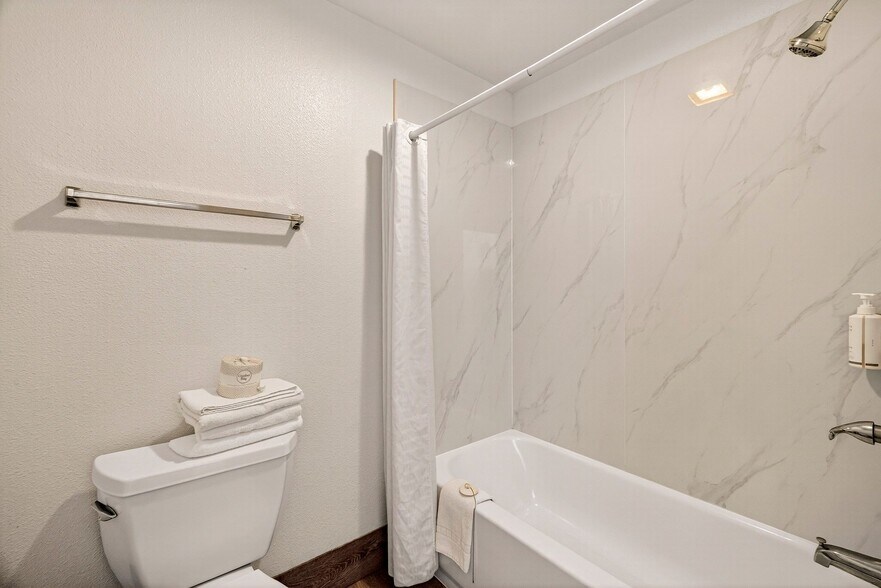 More Photos Of 725 Broadway St, Chico Hotel For Sale