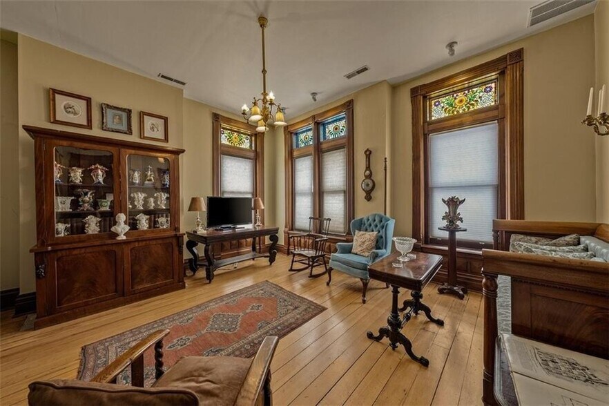 More Photos Of 809 Hall St, Saint Joseph Hospitality For Sale