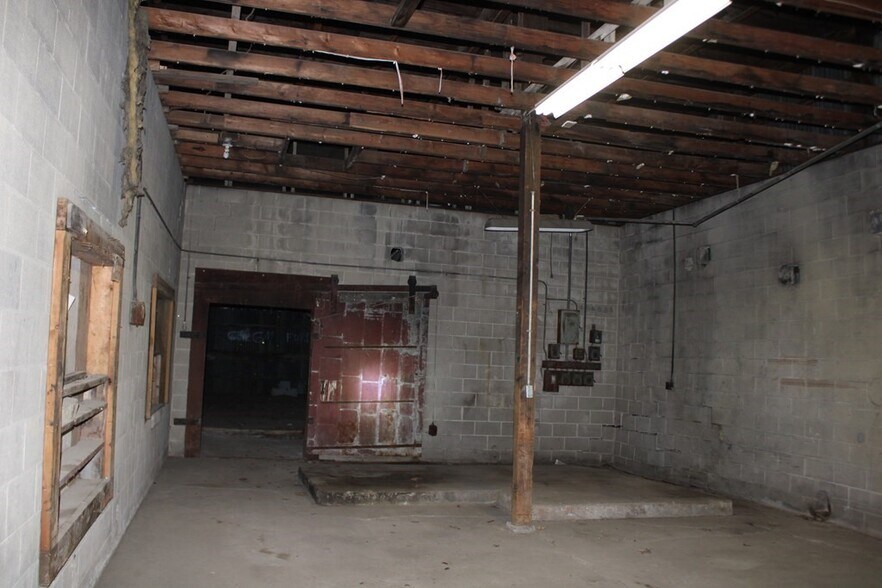 More Photos Of 7 Rod Shop Road Rd, Turners Falls Industrial For Lease