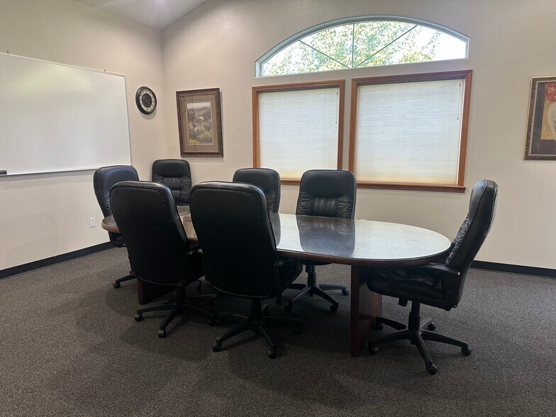 More Photos Of 8656 W Gage Blvd, Kennewick Office For Lease