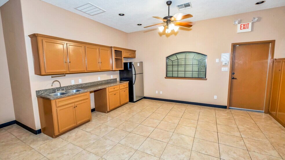 More Photos Of 3208 Broadway St, Houston Medical For Lease