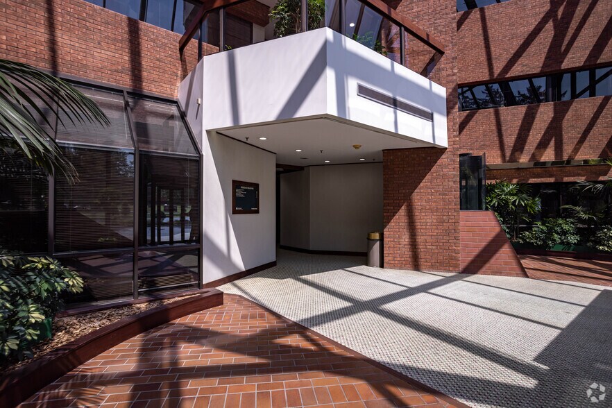 More Photos Of 6400 Sheridan Dr, Buffalo Office For Lease