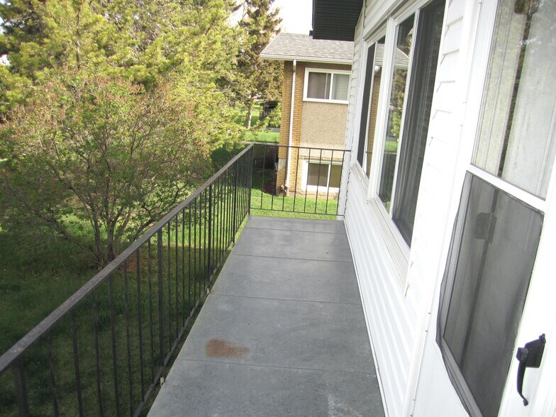 More Photos Of 13011 83rd St NW, Edmonton Apartments For Sale