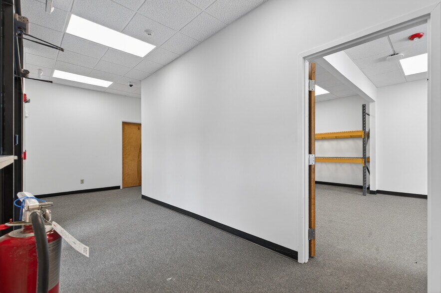 More Photos Of 2 Raymond Dr, Havertown Light Manufacturing For Lease