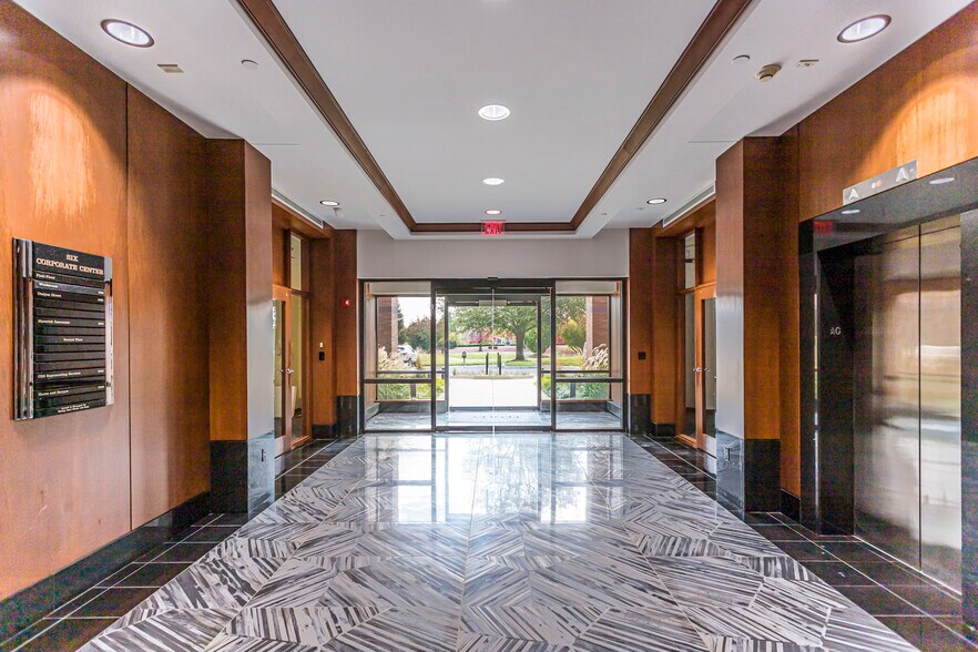 More Photos Of 9780 Ormsby Station Rd, Louisville Office For Lease