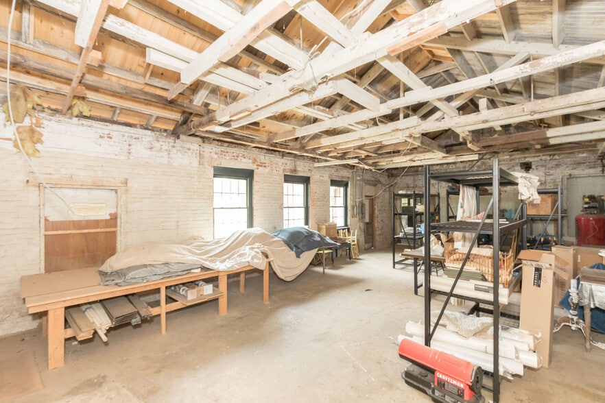 More Photos Of 1340 W Main St, Wytheville Loft Creative Space For Sale