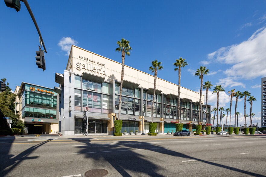 More Photos Of 15301 Ventura Blvd, Sherman Oaks Unknown For Lease