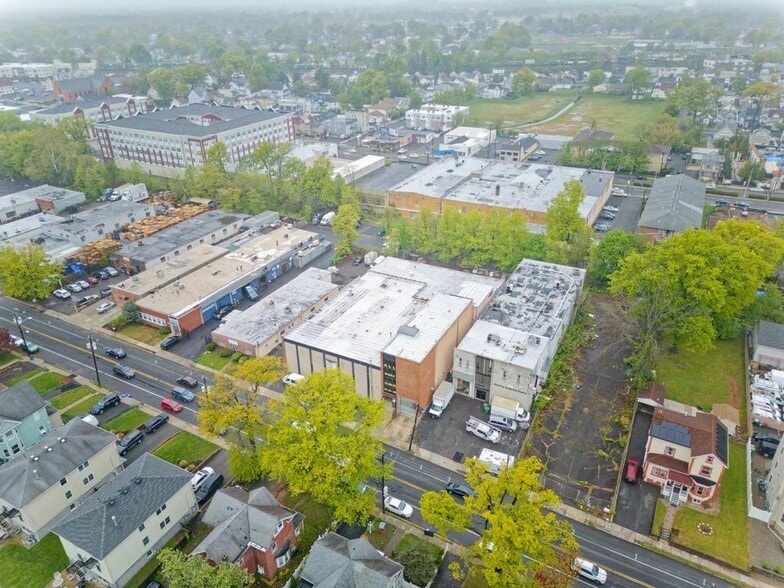 More Photos Of 300-306 W 1st Ave, Roselle Warehouse For Sale