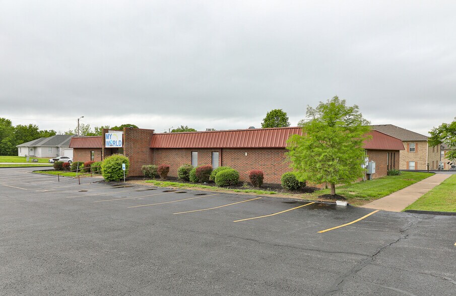 More Photos Of 500 W Daniels St, Ozark Office For Sale