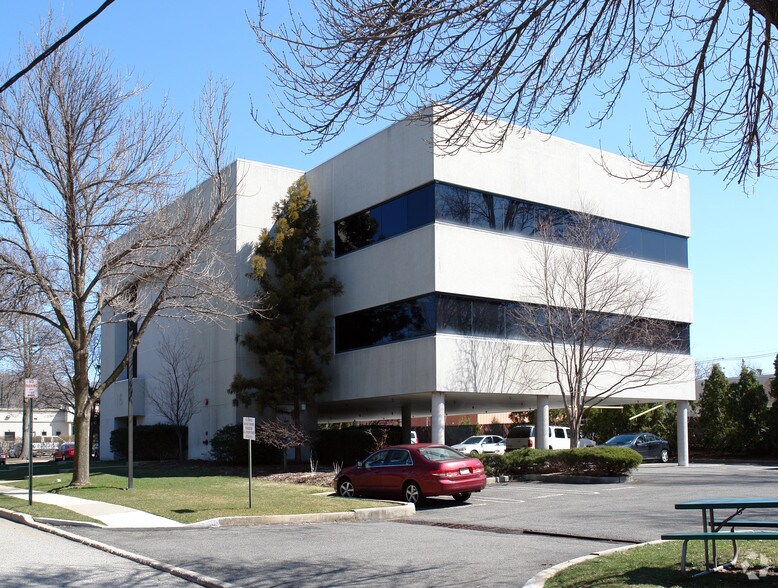More Photos Of 16 Arcadian Way, Paramus Office For Lease