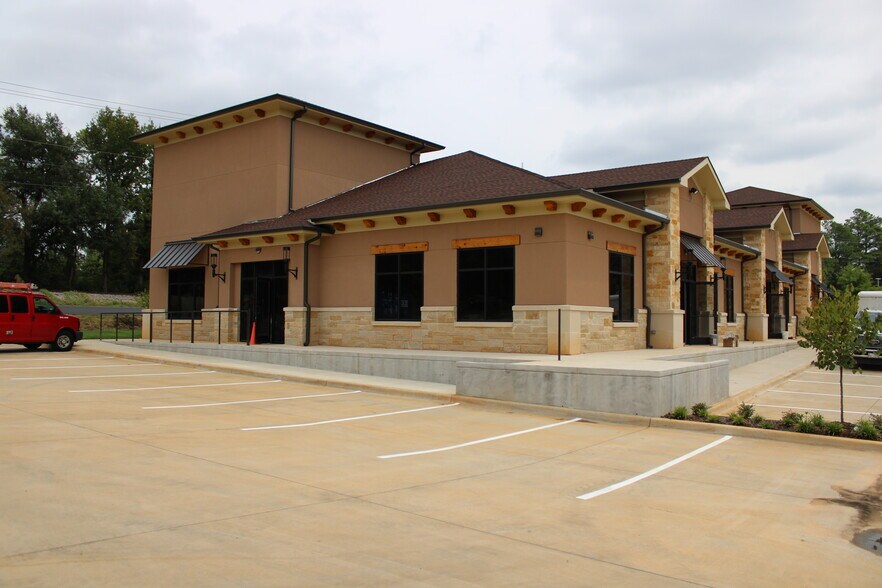 More Photos Of 3143 Golden, Tyler Office For Lease