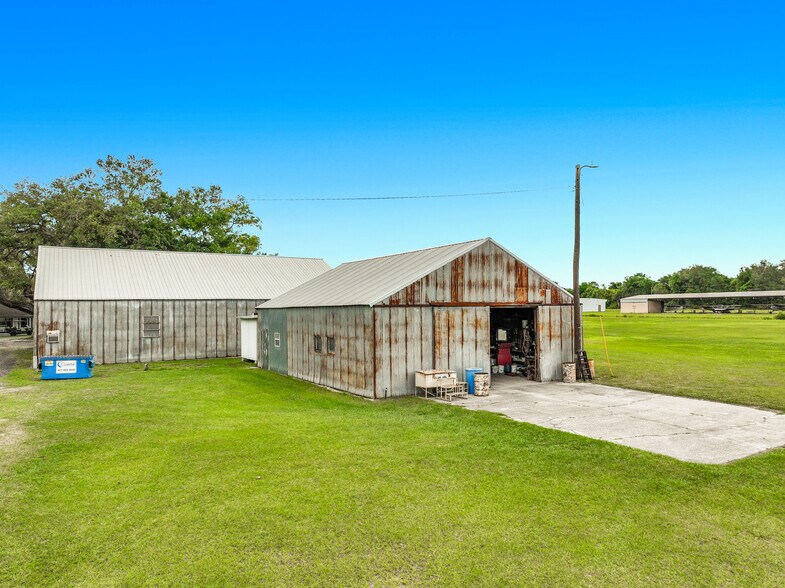 More Photos Of 7001 W Jones Ave, Mount Dora Airplane Hangar For Sale