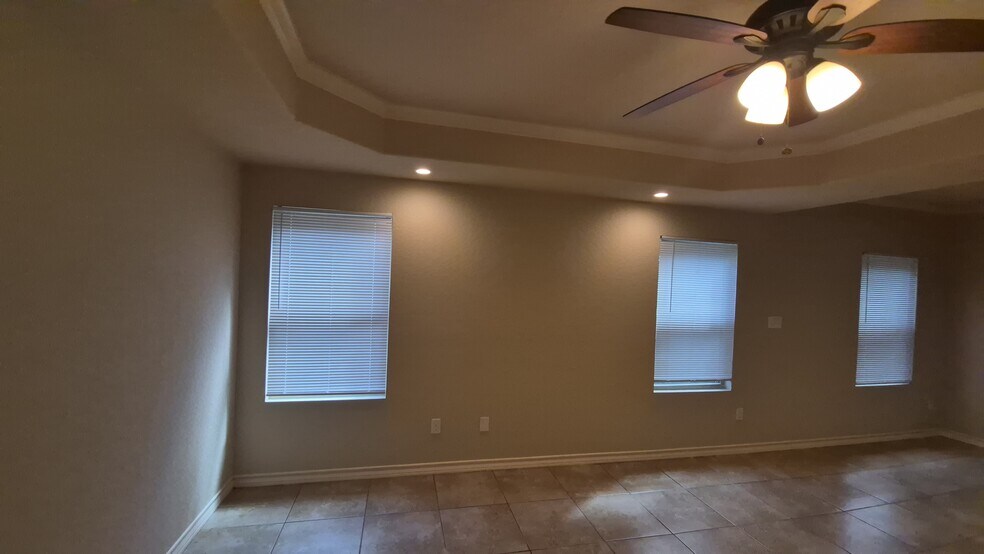More Photos Of 6866 Lakeview Dr, San Antonio Multifamily For Sale