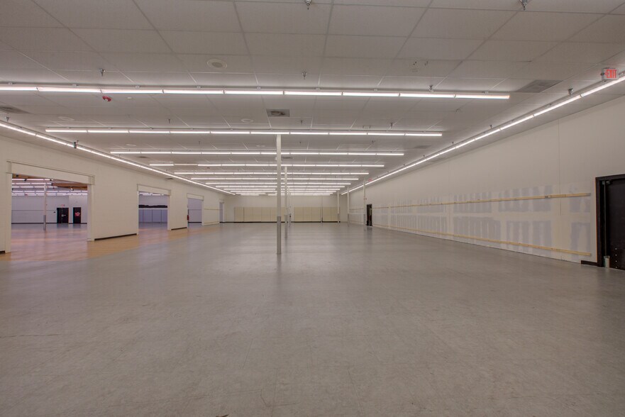 More Photos Of 1717 Oakdale Rd, Modesto Unknown For Lease