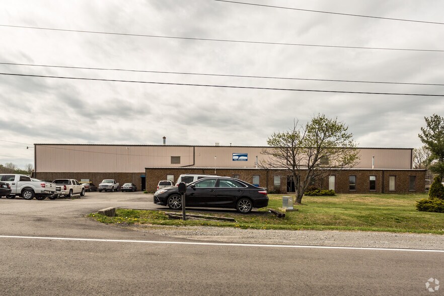 More Photos Of 411 Industrial Dr, White House Manufacturing For Lease