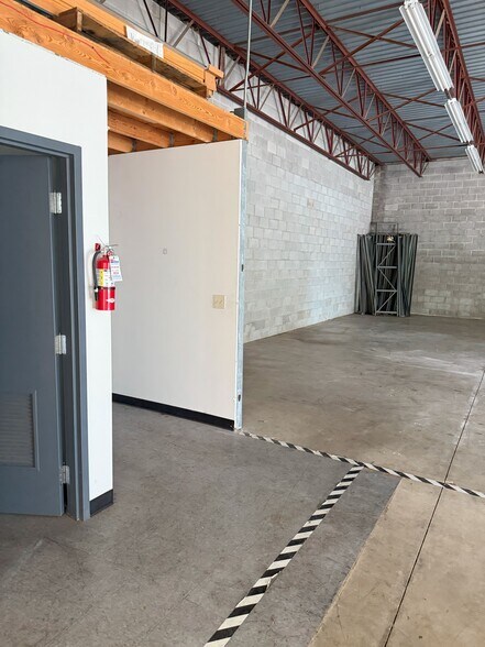 More Photos Of 200-222 Depot St, Berea Warehouse For Lease