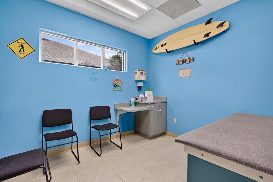 More Photos Of 1801 Salk Ave, Tavares Medical For Sale