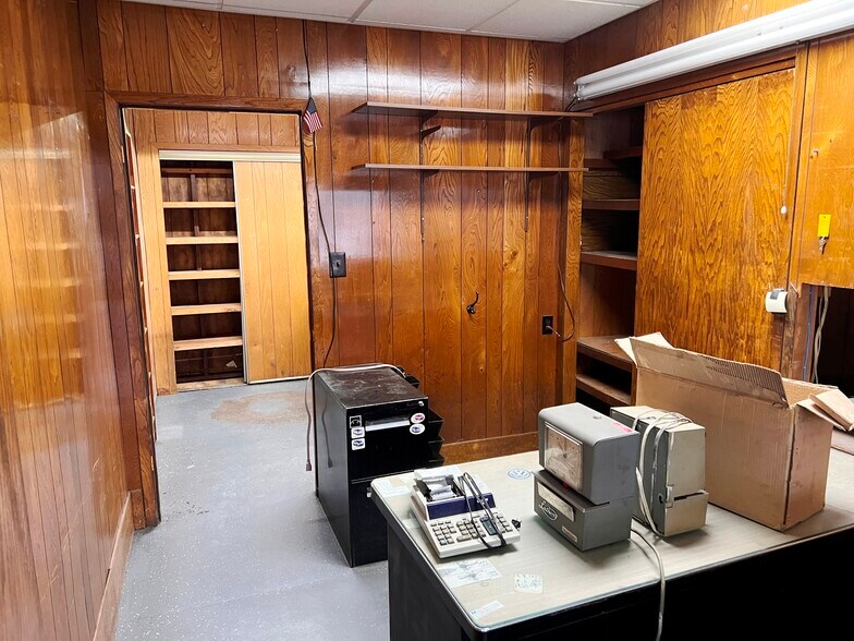 More Photos Of 22 Washington St, Brainerd Auto Dealership For Sale