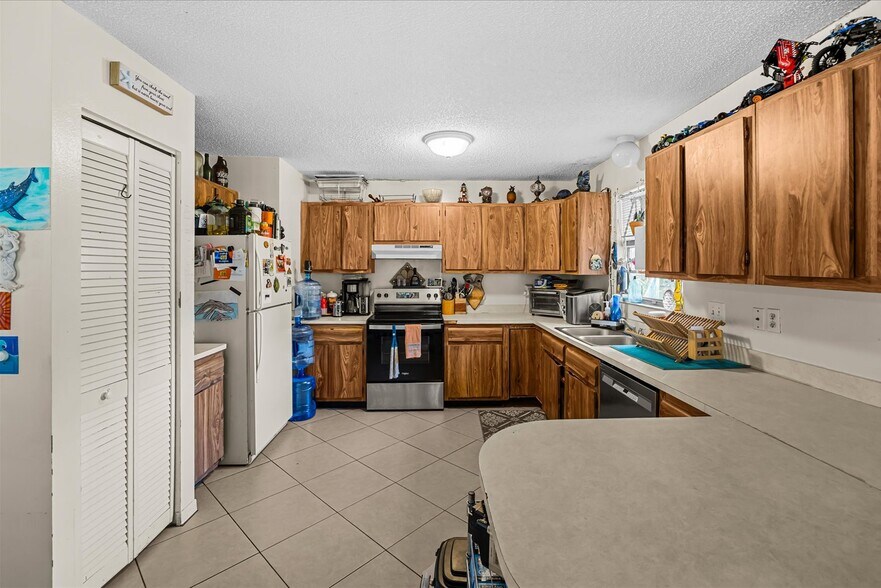 More Photos Of 3248 SE Golden Gate Ave, Stuart Apartments For Sale