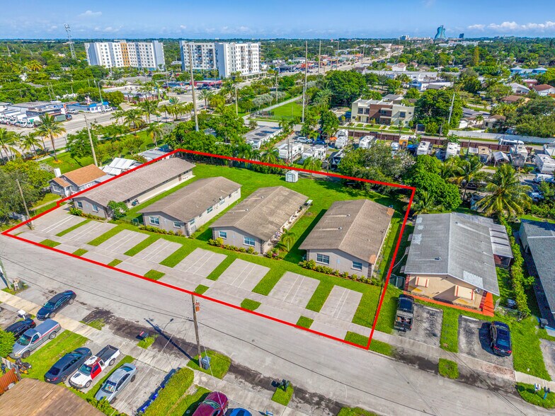 More Photos Of 5923 Pierce St, Hollywood Multifamily For Sale