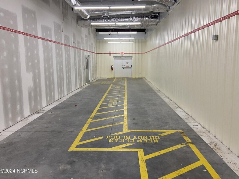 More Photos Of 100 Gardner Farm Ln, Currituck Storefront For Sale