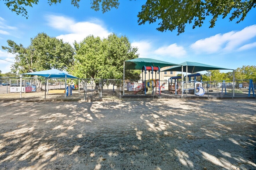 More Photos Of 1519 Circle Park Blvd, Fort Worth Religious Facility For Sale