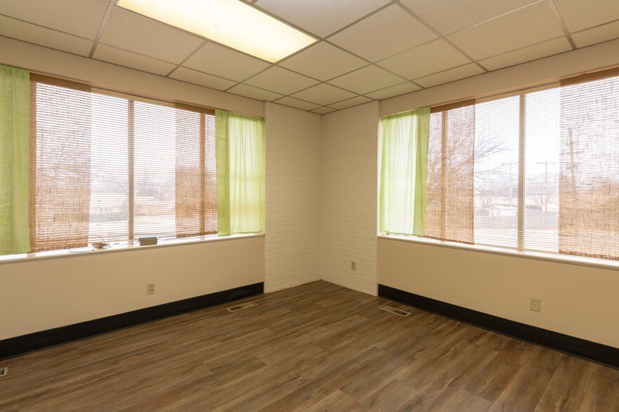 More Photos Of 5 Briercroft Office Park, Lubbock Office For Sale