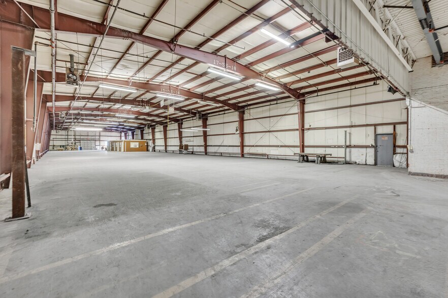 More Photos Of 28 Appleton St, Holyoke Warehouse For Lease