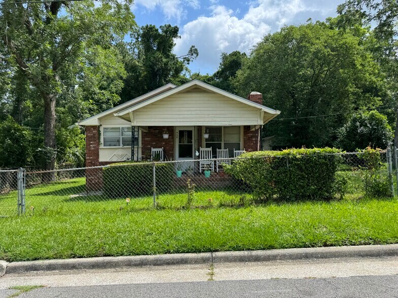 More Photos Of 1108 Crosby St, Waycross Apartments For Sale