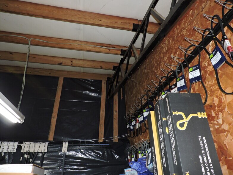 More Photos Of 130 Academy Dr, Greenville Auto Repair For Sale