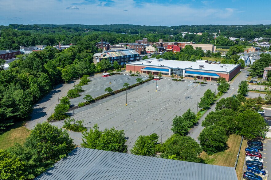 More Photos Of 50 Cambridge St, Worcester Supermarket For Lease