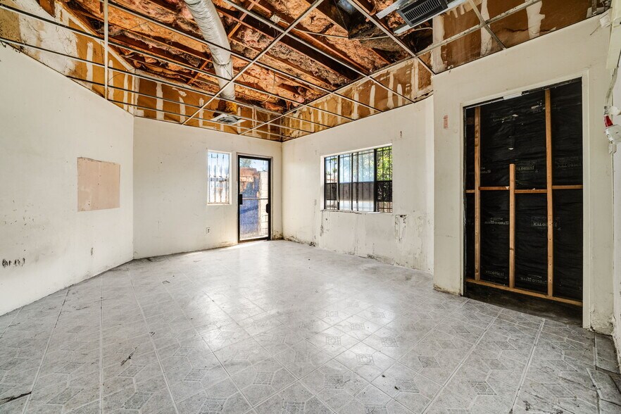 More Photos Of 4733 W Adams Blvd, Los Angeles General Retail For Sale