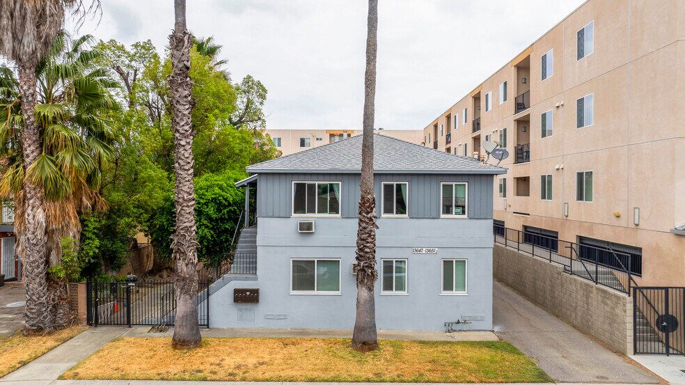 More Photos Of 13647 Leadwell St, Van Nuys Apartments For Sale